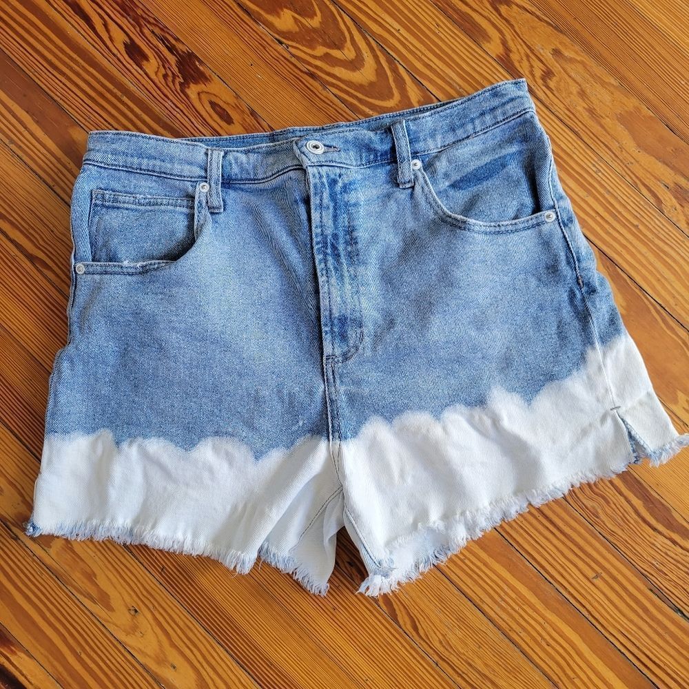 FASHION NOVA Denim Shorts Dip Dye Jeans Size 13/31